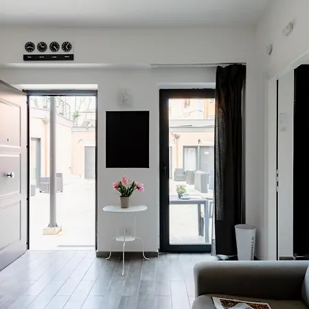 Rhome Apartment *